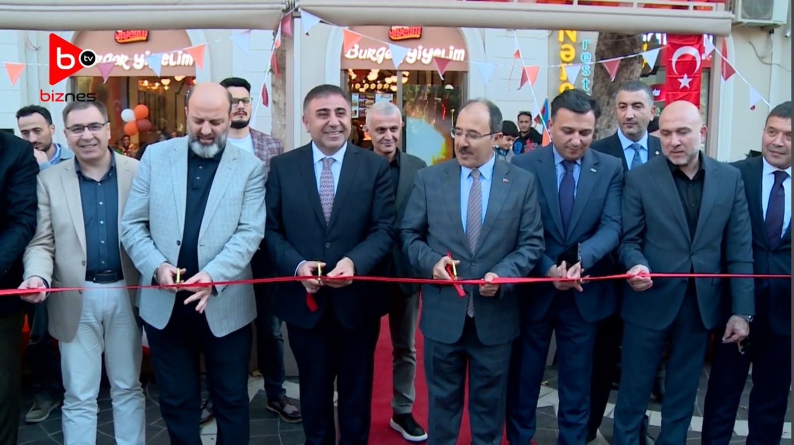 Bakıda “Burger Yiyelim” Restoranının İlk Şöbəsi Möhtəşəm Tədbirlə Açıldı!