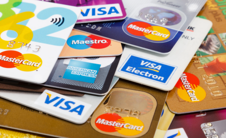 Bu il Azərbaycanda əcnəbilər bank kartları ilə 2,1 milyard manatlıq əməliyyat aparıb.