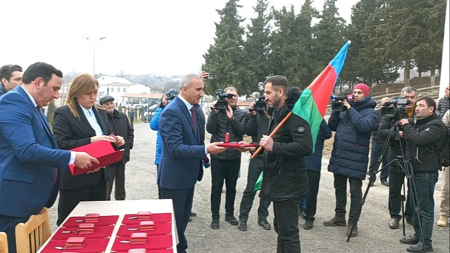 DÖVLƏT KOMİTƏSİ AÇIQLAMA VERDİ AZAD OLUNAN ƏRAZİLƏRƏ QAYIDAN KÖÇKÜNLƏRƏ İKİQAT “ÇÖRƏKPULU” VERİLƏCƏK?