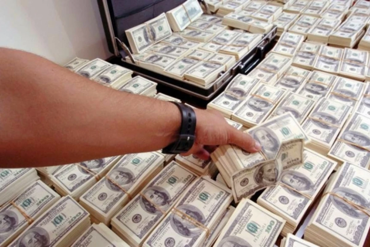 QANUNSUZ VALYUTA VƏ QIZIL GƏTİRMƏK CƏHDİ BOŞA ÇIXDI ÖLKƏYƏ QEYRİ-LEQAL YOLLA NƏ QƏDƏR PUL KEÇİRMƏK İSTƏYİBLƏR?