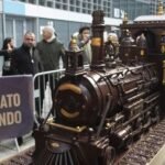 DÜNYANIN ƏN UZUN ŞOKOLAD HEYKƏLİ